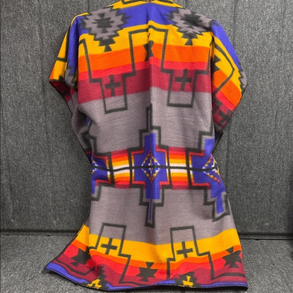 Pancho Colorful Geometric Pattern Women's 33” x 35” - Picture 3 of 5